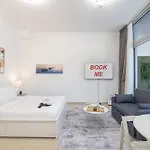 Spectacular Studio In Marina That Sleeps 2