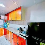 Classic Capsule Holiday Homes - Near Metro Station