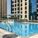 Marina Royale 3 Bedroom Apartment I Luxe Marina Harbour & Yacht Club Views I Nearby To A Beach I Free Pool, Gym, Wi-Fi And Parking I By Meerak
