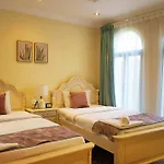 Luxe 4Br Villa On Palm Jumeirah With Beach Access