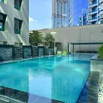 Discover Urban Chic Apartment -Vibrant City Life