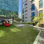Discover Urban Chic Apartment -Vibrant City Life