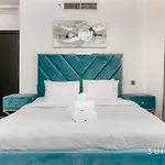 A Cosmopolitan Murjan 5 Apartment