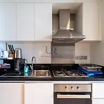 Huge Studio In Business Bay With Jacuzzi Access 17 Minutes To Trade Fair