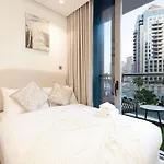Luxurious New Studio! 2 Double Beds! Sleek Design & High-End Amenities In Dubai Downtown