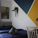 Urban Panda Skyview Homestay Jbr