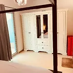 Royal Marina Inn