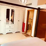 Royal Marina Inn