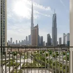 Luxurious 2Br Apartment With Burj Khalifa View
