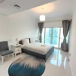 One Bedroom Apartment With Pool & Gym Near Marina