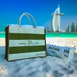 Luxurious Palm Jumeirah Apartment With Sea Views