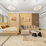 Spacious Home Near Metro & Beach In Dubai Marina