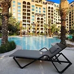 Spacious Family Apartment On The Palm