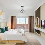 Chic Studio Near Discovery Gardens Attractions