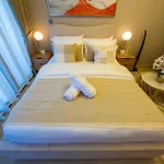 Elegant Studio With Pool Access & Private Terrace
