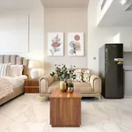 Trophy-Amazing Canal Views Lux Studio In Busbay