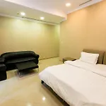Nice Budget Rooms And Bed Space For \