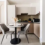 Cosy Premium Apt With Pool And Gym