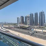 Cozy 1-Bedroom Apartment Perfect For Couple In Dubai Marina
