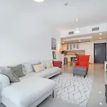 Cozy 1-Bedroom Apartment Perfect For Couple In Dubai Marina