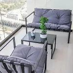 Sky-High Serenity - Stylish 1Bhk - 20Th Floor
