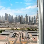 2-Bedroom Marina Skyline View In Jlt