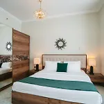 Iconic Marina & Sea Views From The 52Nd Floor