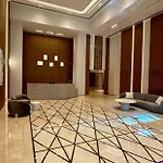 2Br Apartment Partial Burj Khalifa & Pool View In 29 Boulevard