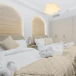 First Class 2Br Downtown Lively Getaway