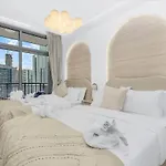 First Class 2Br Downtown Lively Getaway