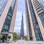 Luxurious 3-Bedroom Apartment In Downtown Near Burj Khalifa In Dubai Mall