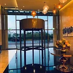 Spacious 1 Bed Apartment With Pool & City View