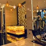 Spacious 1 Bed Apartment With Pool & City View