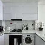 Cozy 1-Bedroom Apartment In Jvc
