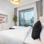 Cozy Spacious 2-Bedroom Apartment In Downtown