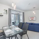 Stylish 1-Bedroom Apartment For 4 In Dubai Marina