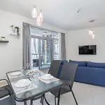 Stylish 1-Bedroom Apartment For 4 In Dubai Marina