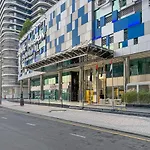 Luxe 2-Br Sanctuary In Downtown With Pool And Gym