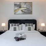 Elegant 1-Bedroom Apartment For 2 Near To Burj Khalifa