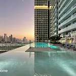 Sophisticated 1 Bedroom With Breathtaking Sea View