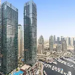 Iconic Living - 2Br Apartment In Cayan Tower, Dubai Marina