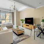 Elegant Studio With Partial Sea View In Court Tower