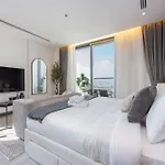 Sleek Studio In Jumeirah Village Triangle