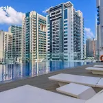 Higuests - Elegant Studio Retreat In Business Bay