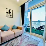 1Br Furnished Apartment In Business Bay - High Floor Canal Views - 10 Mins Walk From Business Bay