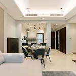Fam Living - Nobles Tower, Brandnew 2B, Burj Views