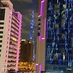 Breathtaking Burj & Pool View Apt In Downtown