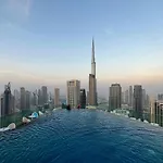 Keyrock Living - Burj Khalifa View Retreat With Pool