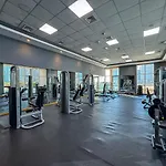 Lux 1 Bedroom Getaway With Stunning Views, Pool And Gym