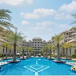 KeyOne - 2BR in Grandeur Residences